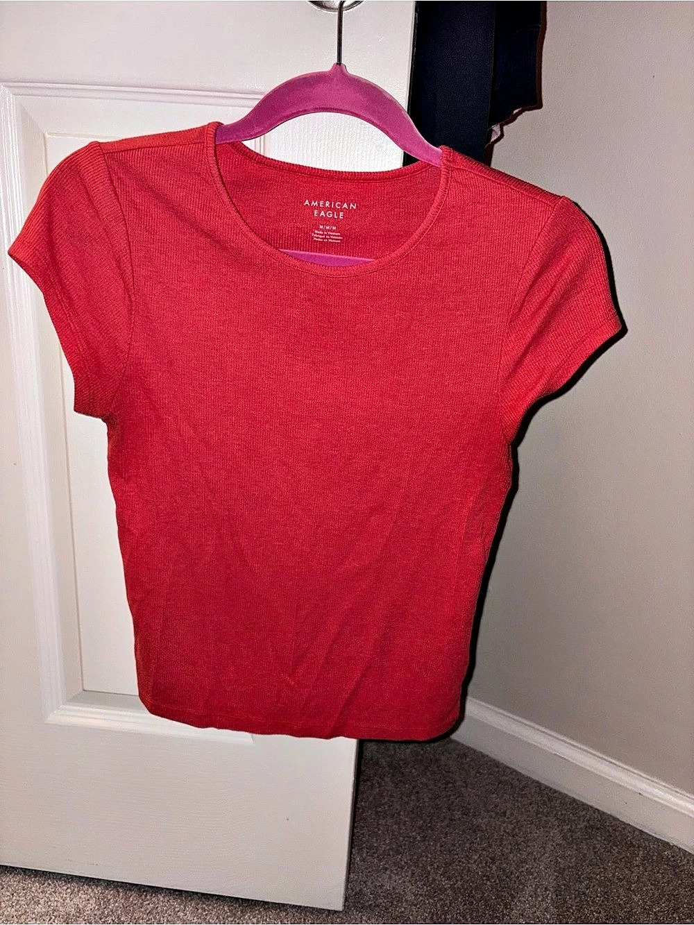 American Eagle Short Sleeve Tee in Red Size Medium